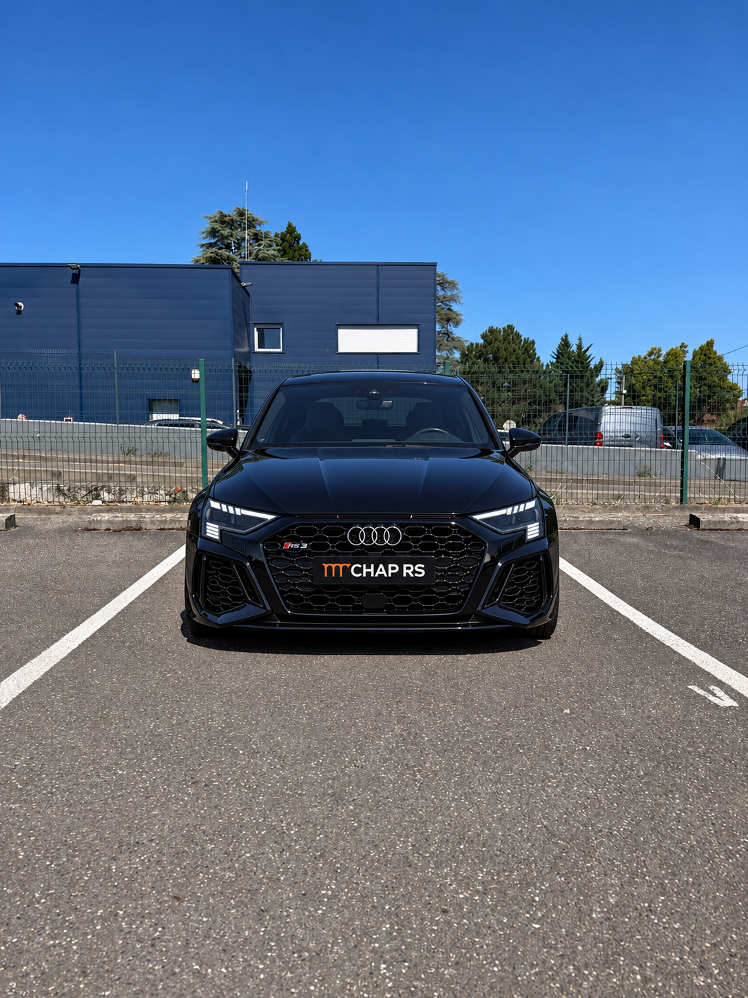 Audi RS3 full black, vue de face, plaque CHAP RS